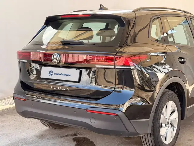 Volkswagen Tiguan view 19
