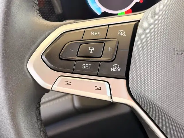 Volkswagen Tiguan view 22