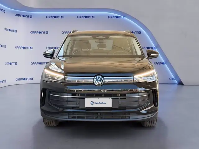 Volkswagen Tiguan view 4
