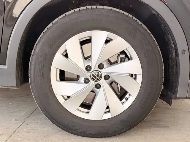 Volkswagen Tiguan view 16