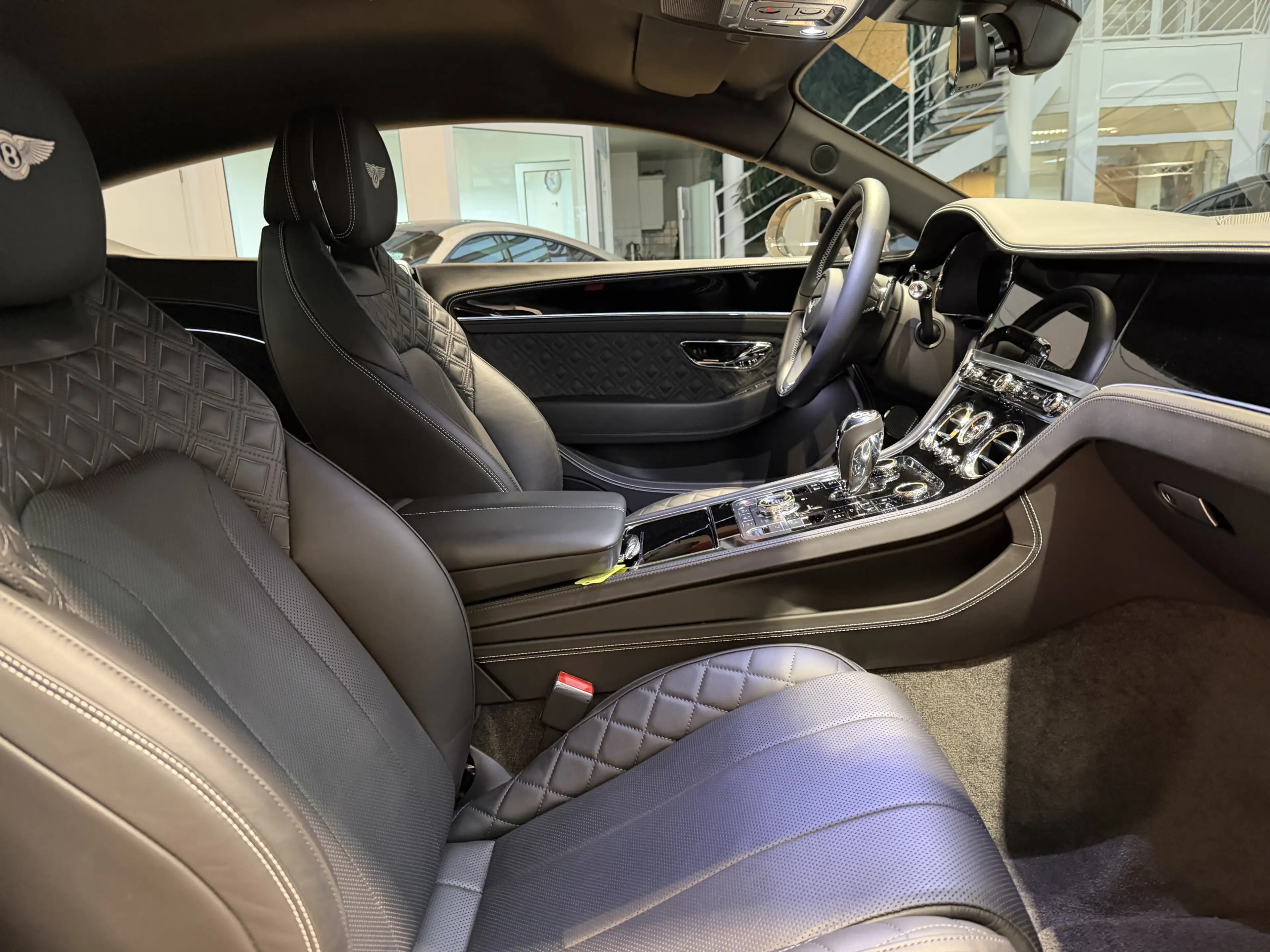Bentley Continental GT V8 Mulliner *BLACK-LiNE* — photo 14