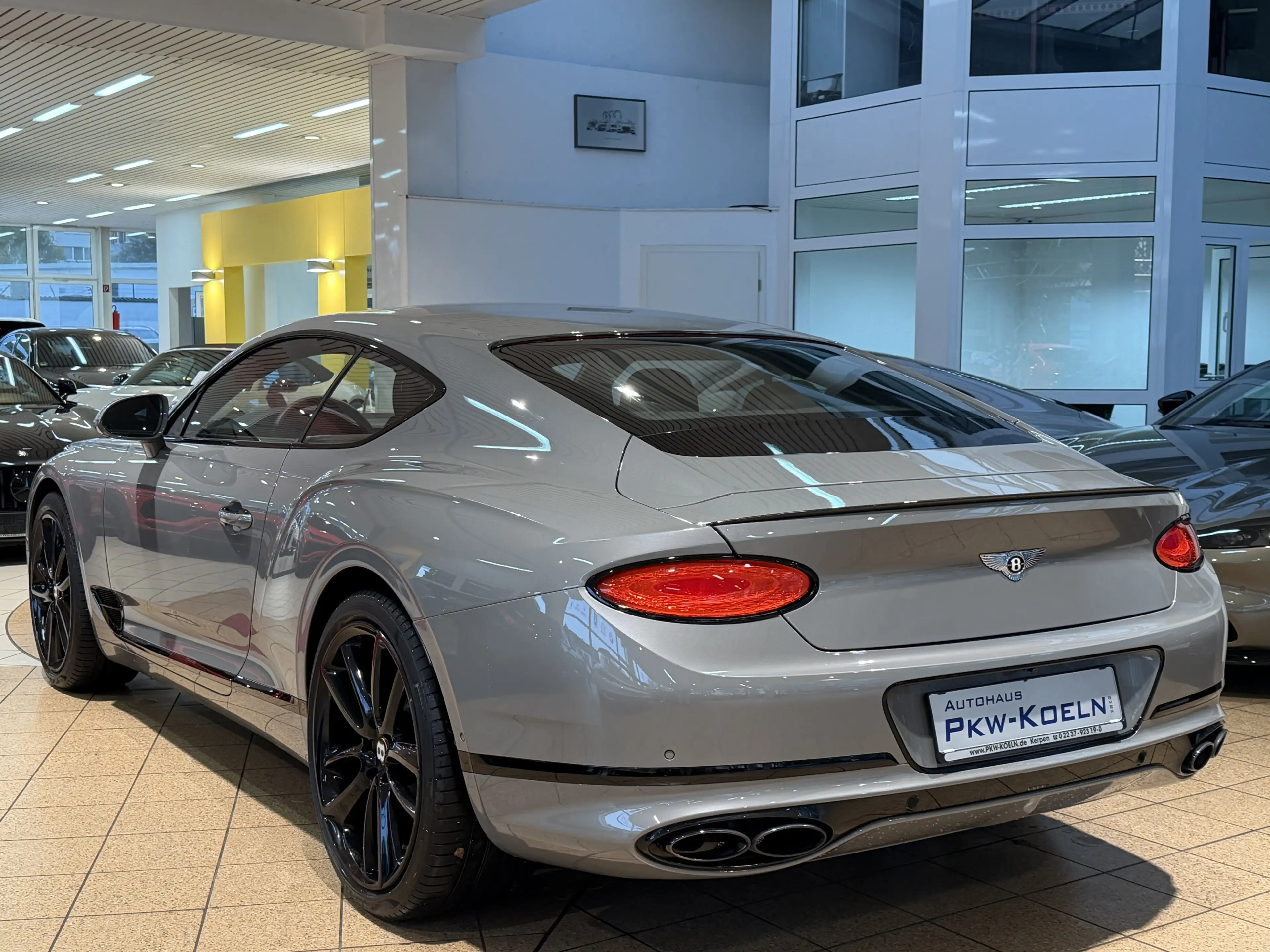 Bentley Continental GT V8 Mulliner *BLACK-LiNE* — photo 4