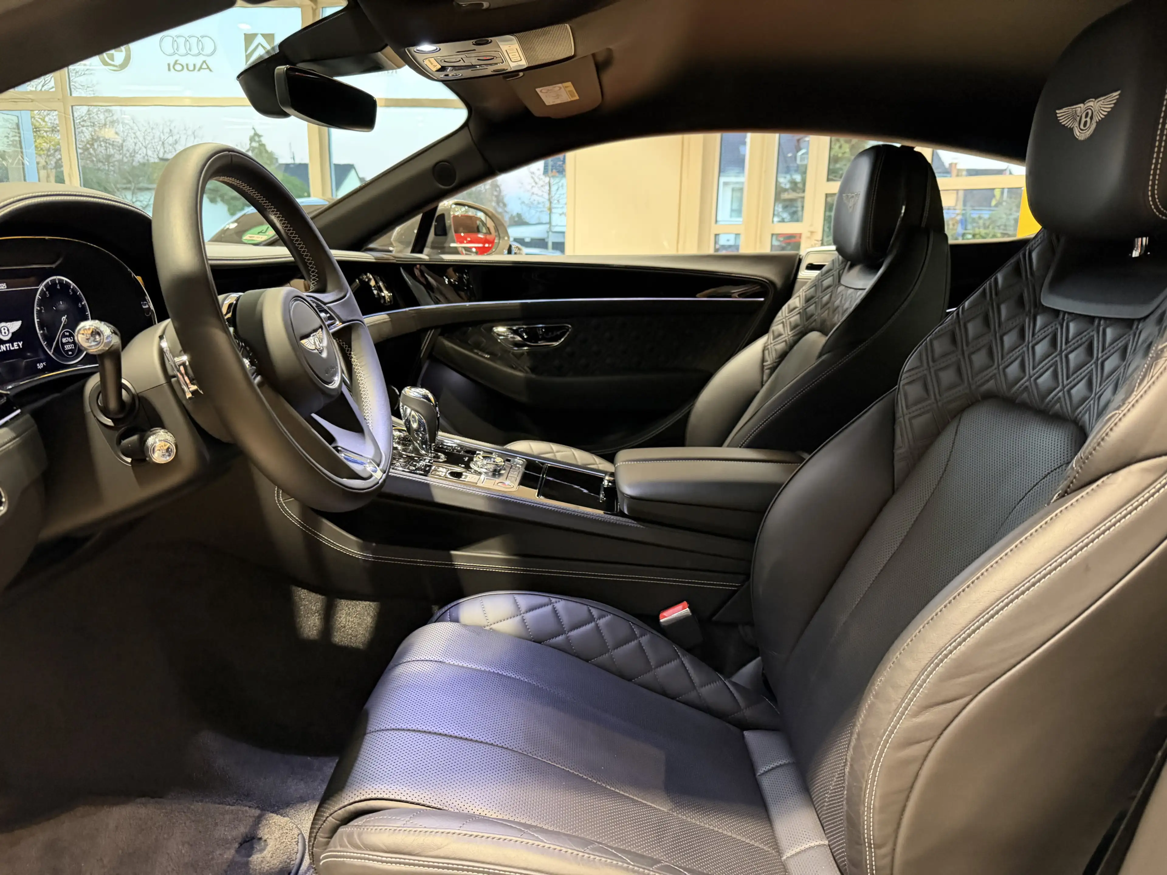 Bentley Continental GT V8 Mulliner *BLACK-LiNE* — photo 10