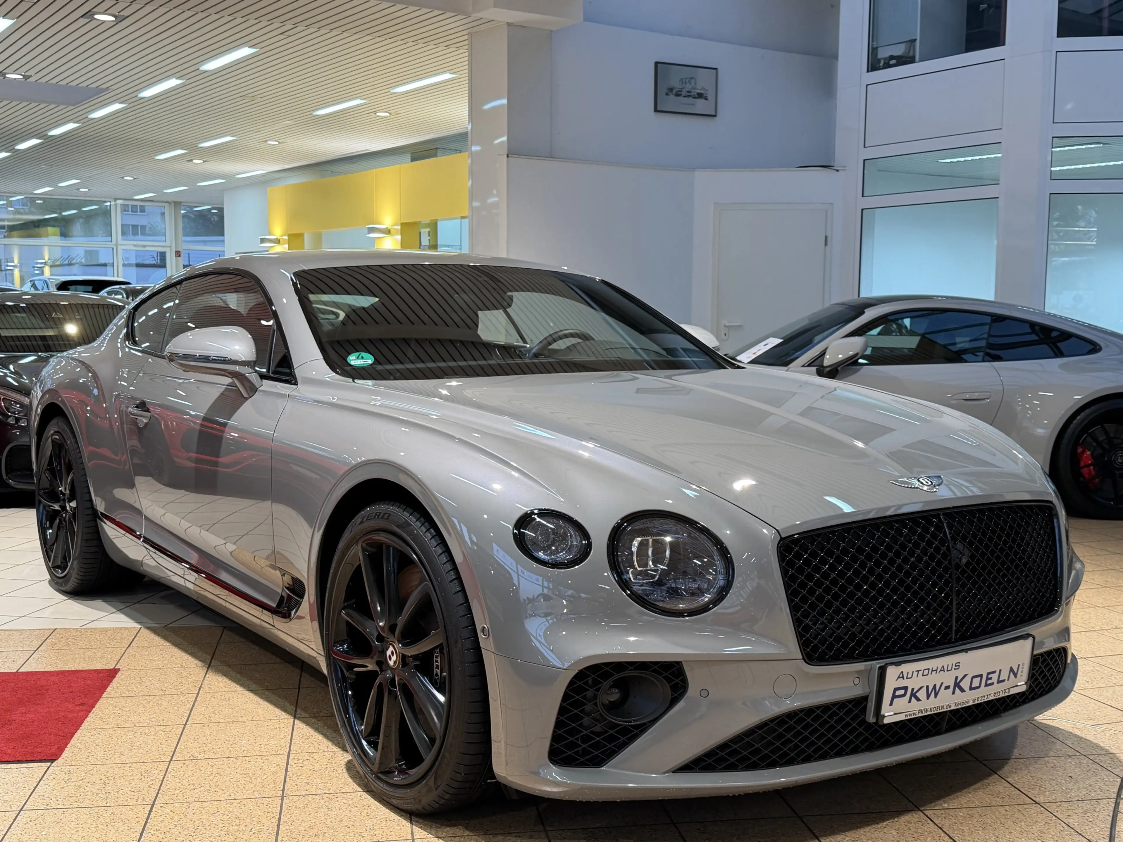 Bentley Continental GT V8 Mulliner *BLACK-LiNE* — photo 2