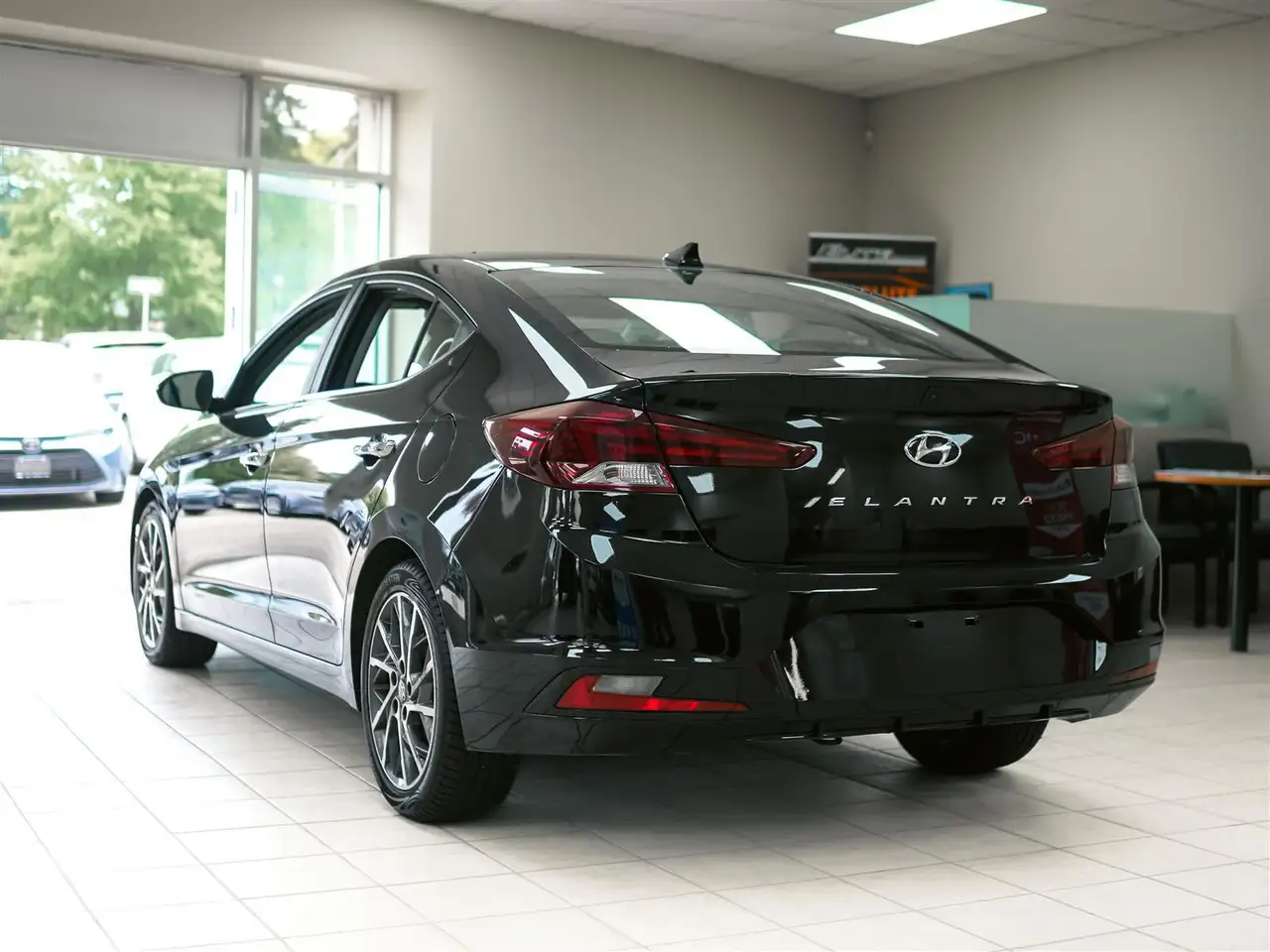 Hyundai ELANTRA снимка Hyundai ELANTRA