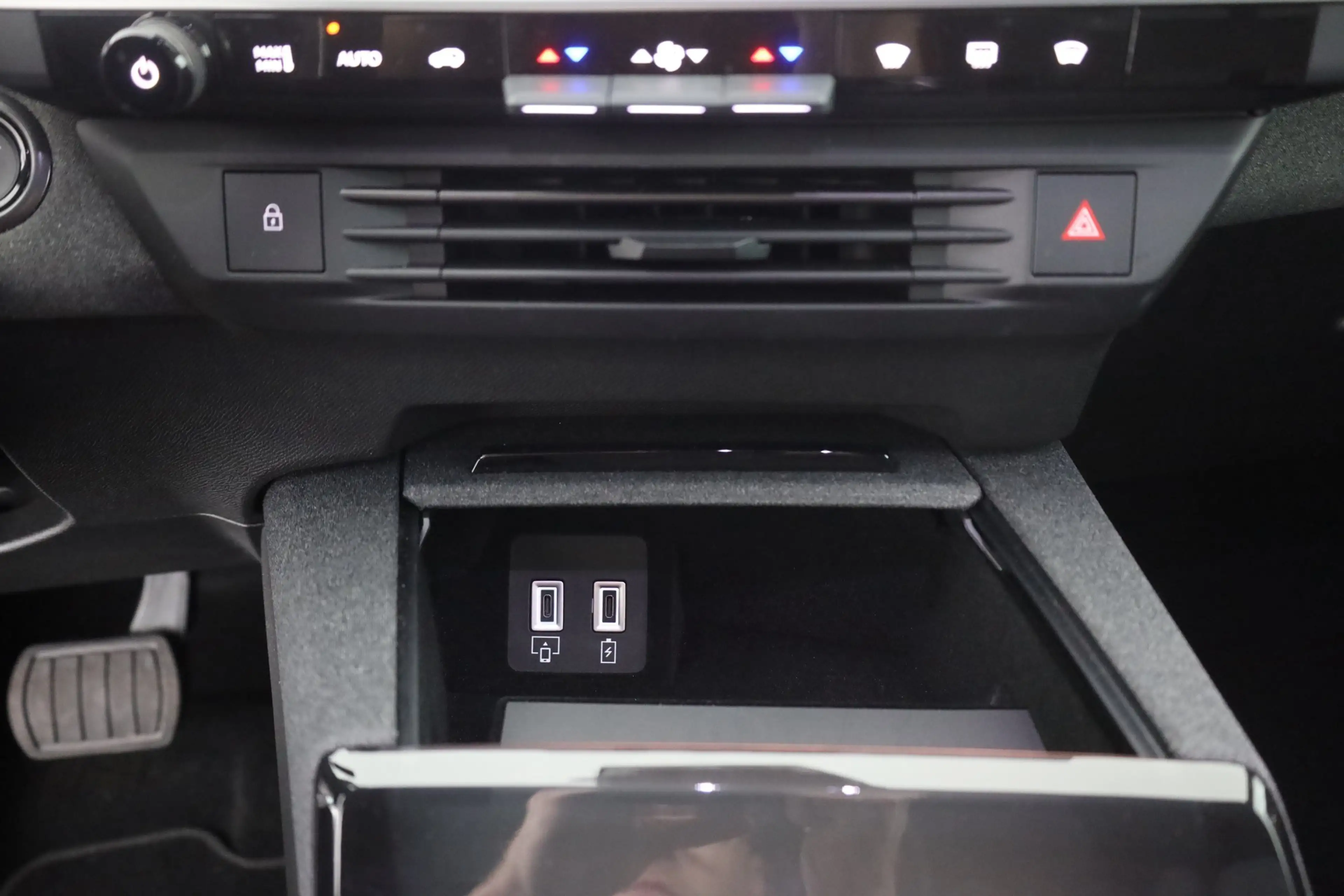 Opel Grandland GS 1.2DI Turbo Hybrid Aut. LED ACC Navi — photo 12