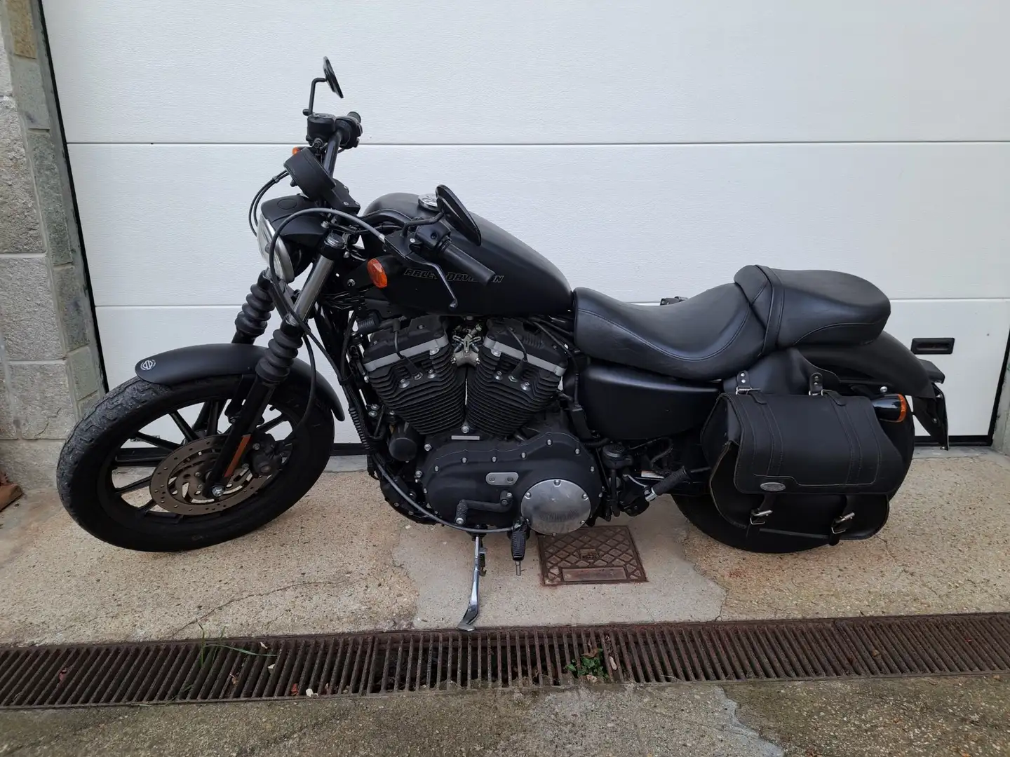 Harley-Davidson Iron 883 Černá - 1