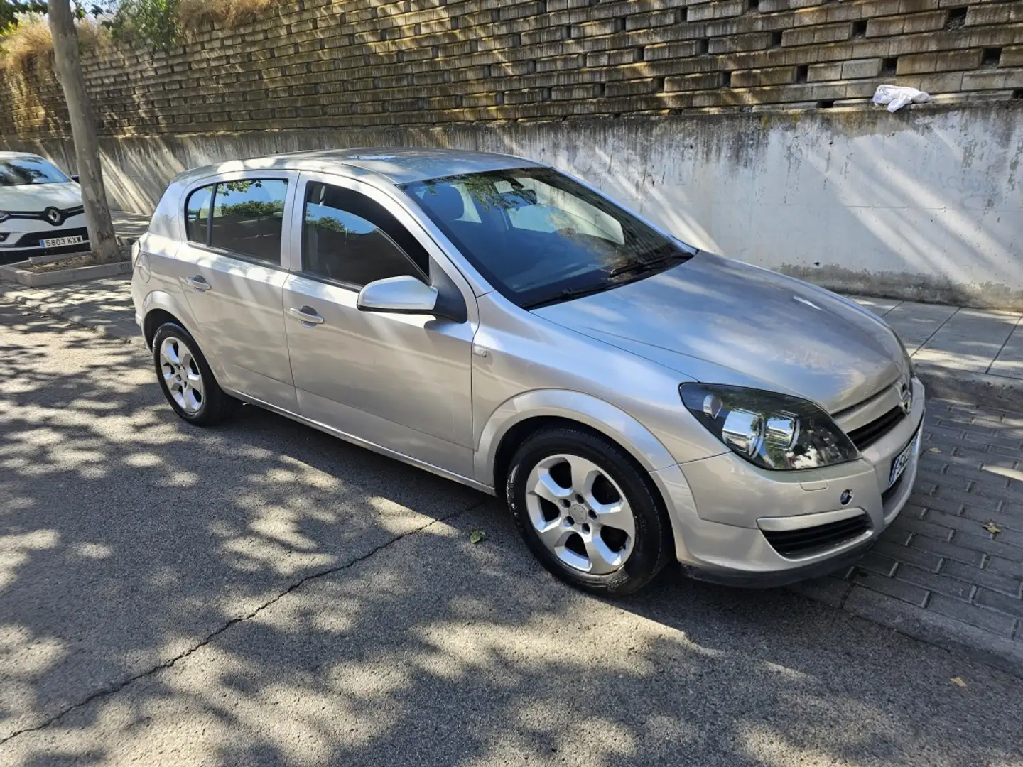 Opel Astra 1.7CDTi Cosmo 100 Gris - 1
