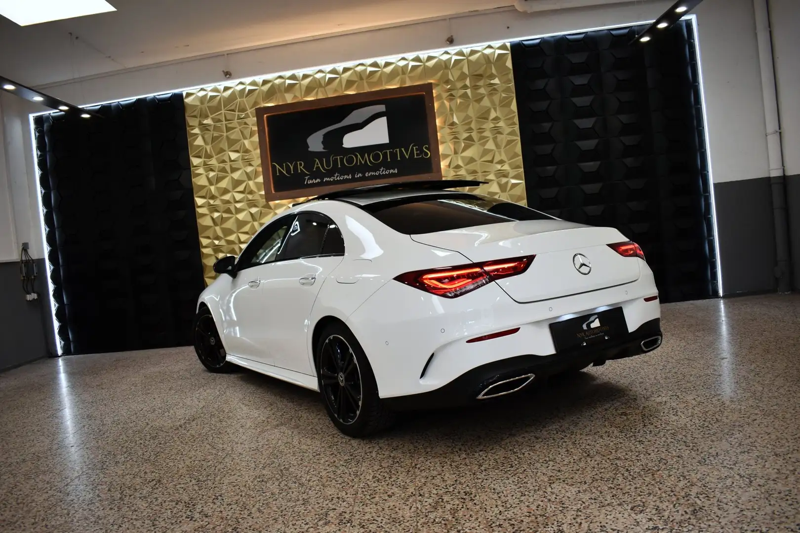 Mercedes-Benz CLA 220 d 4Matic Aut. AMG LINE, PANO, KAMERA, MEMORY, AHK Weiß - 2