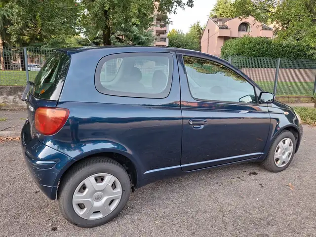 Toyota Yaris view 4
