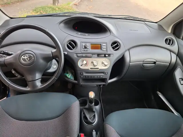 Toyota Yaris view 9