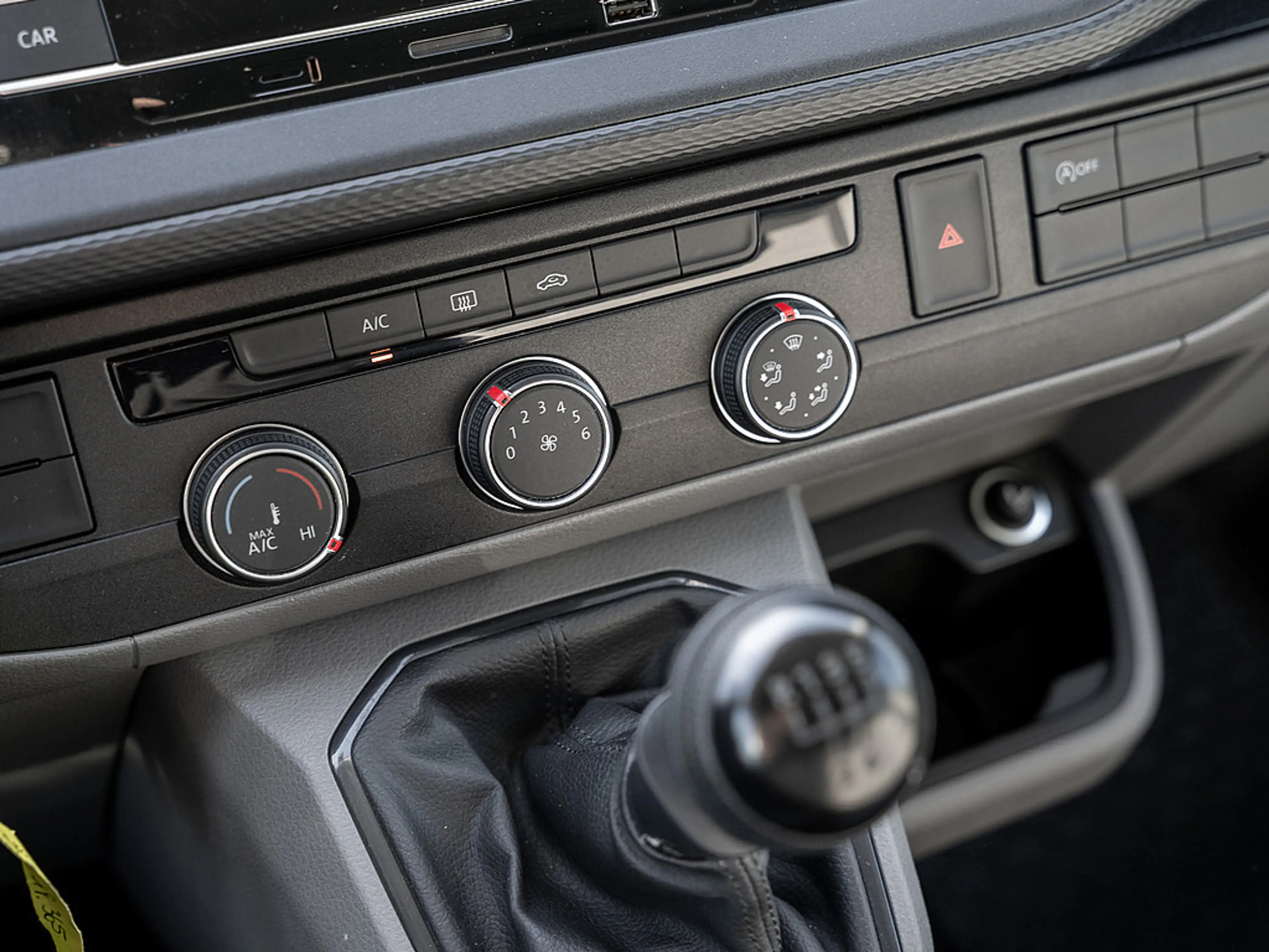 Volkswagen T6.1 Transporter Kombi 2.0 TDI FWD AHK KLIMA — photo 8