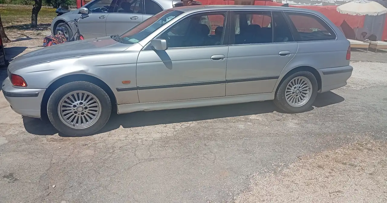 BMW 530d Touring Attiva, foto 2