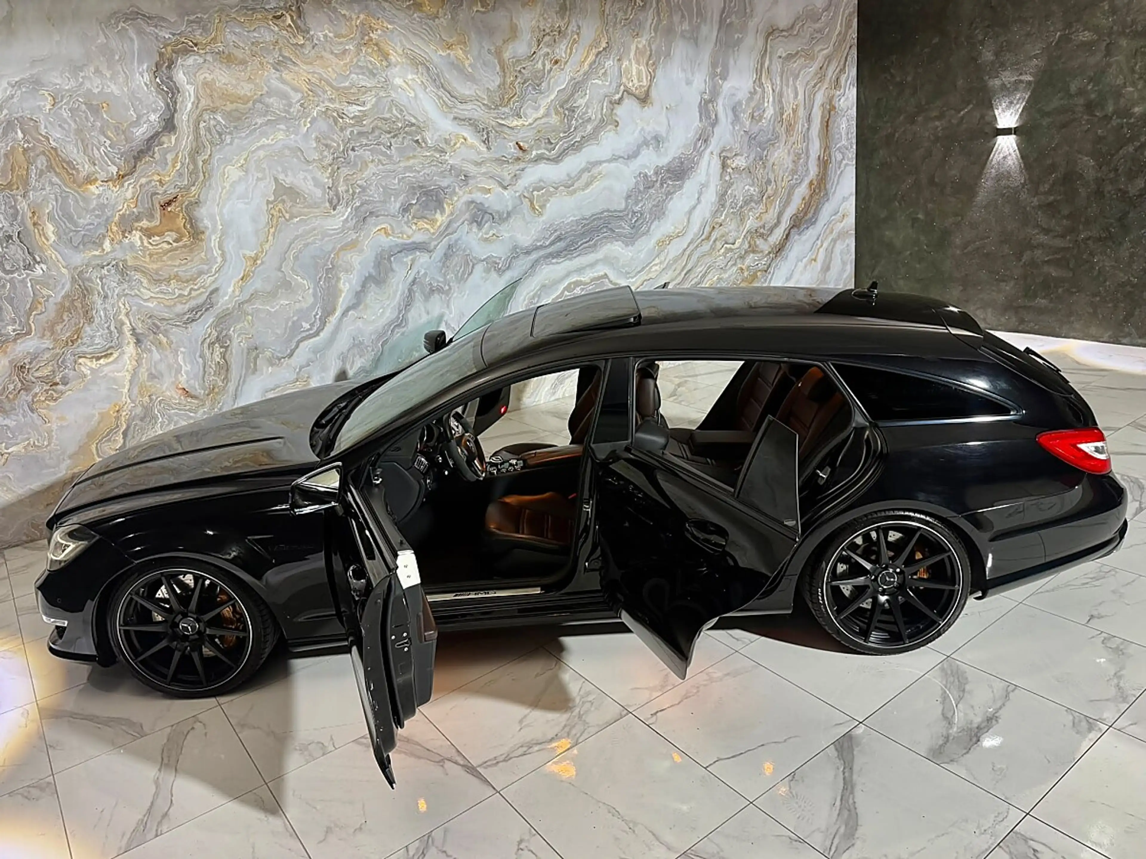 Mercedes-Benz CLS 63 AMG Shooting Brake 4MATIC * DESIGNO * BANG OLUFSEN ... — photo 9
