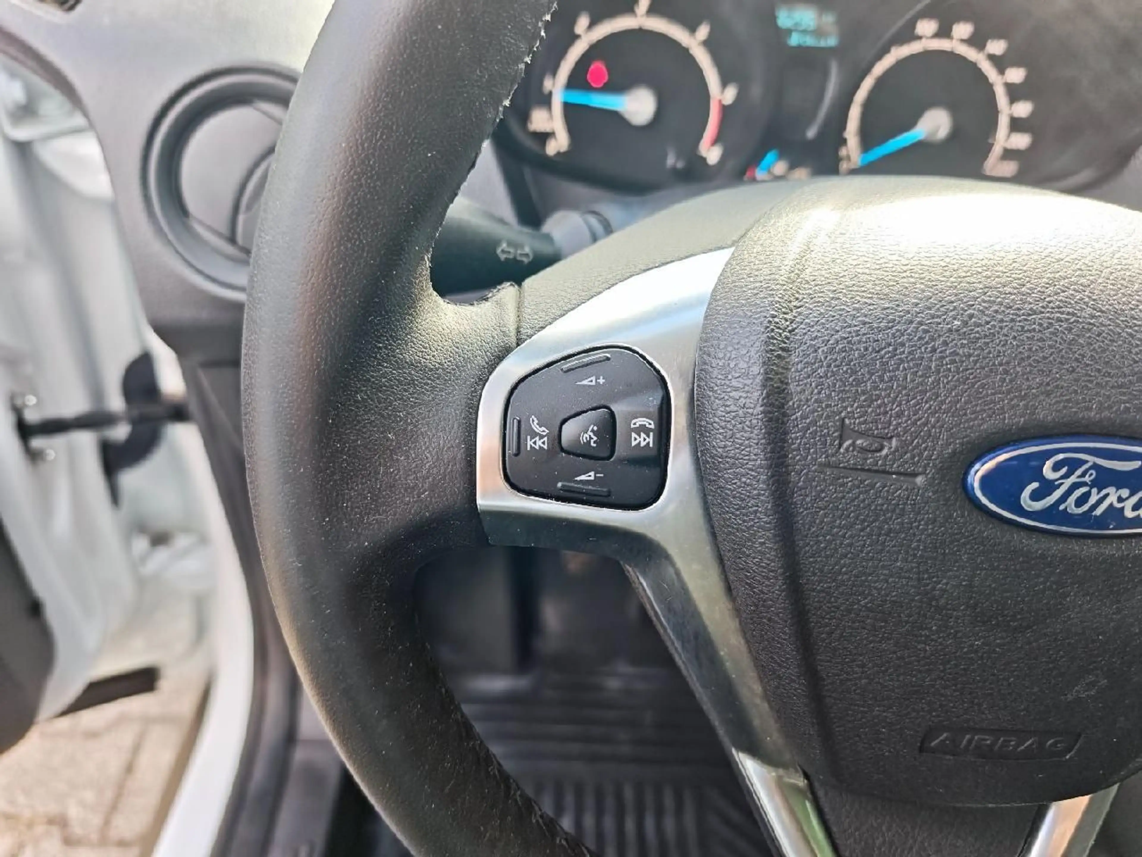Ford Transit Courier Trend — photo 11