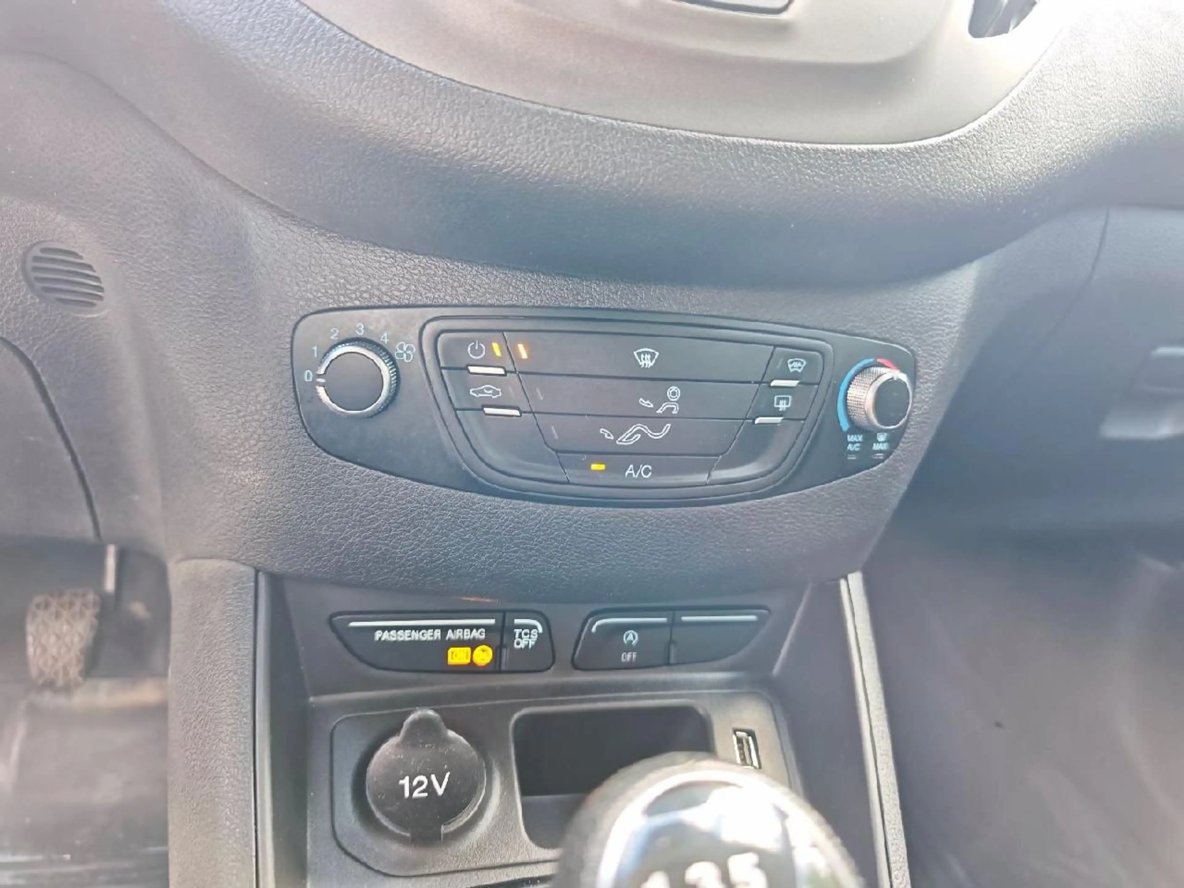 Ford Transit Courier Trend — photo 14