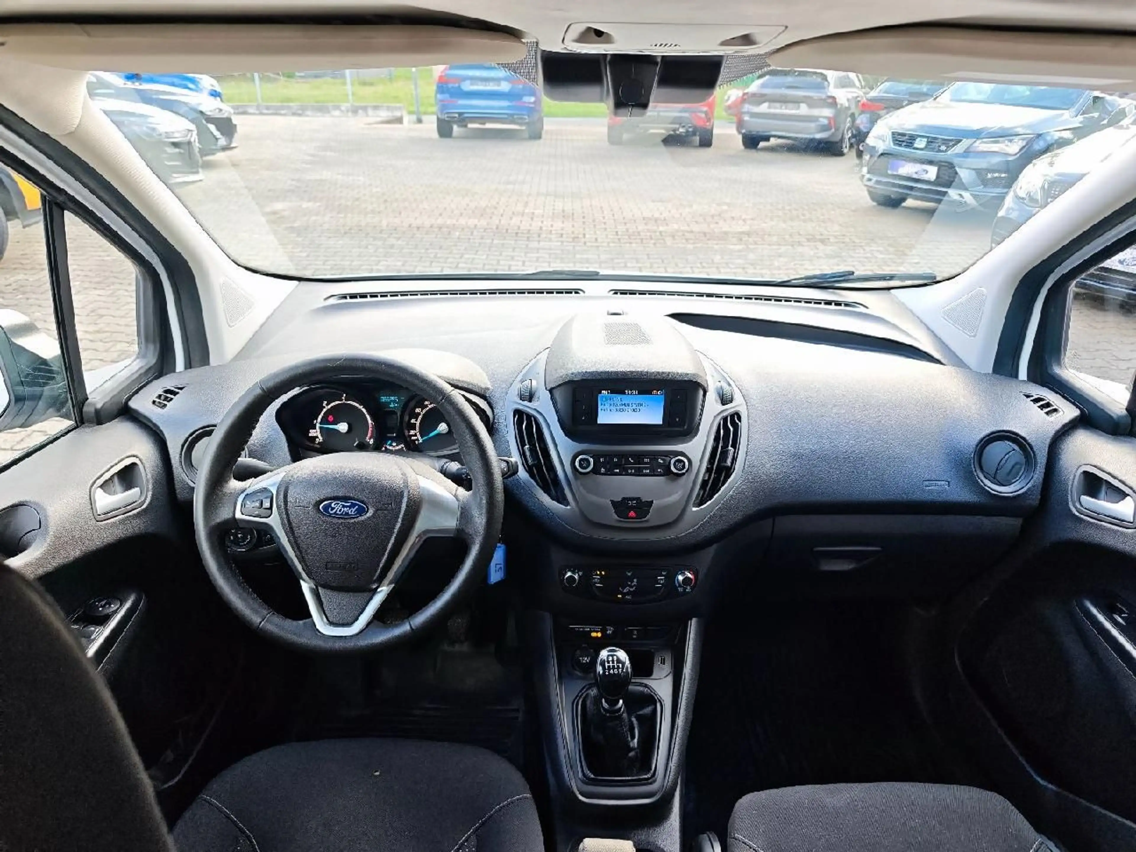 Ford Transit Courier Trend — photo 10
