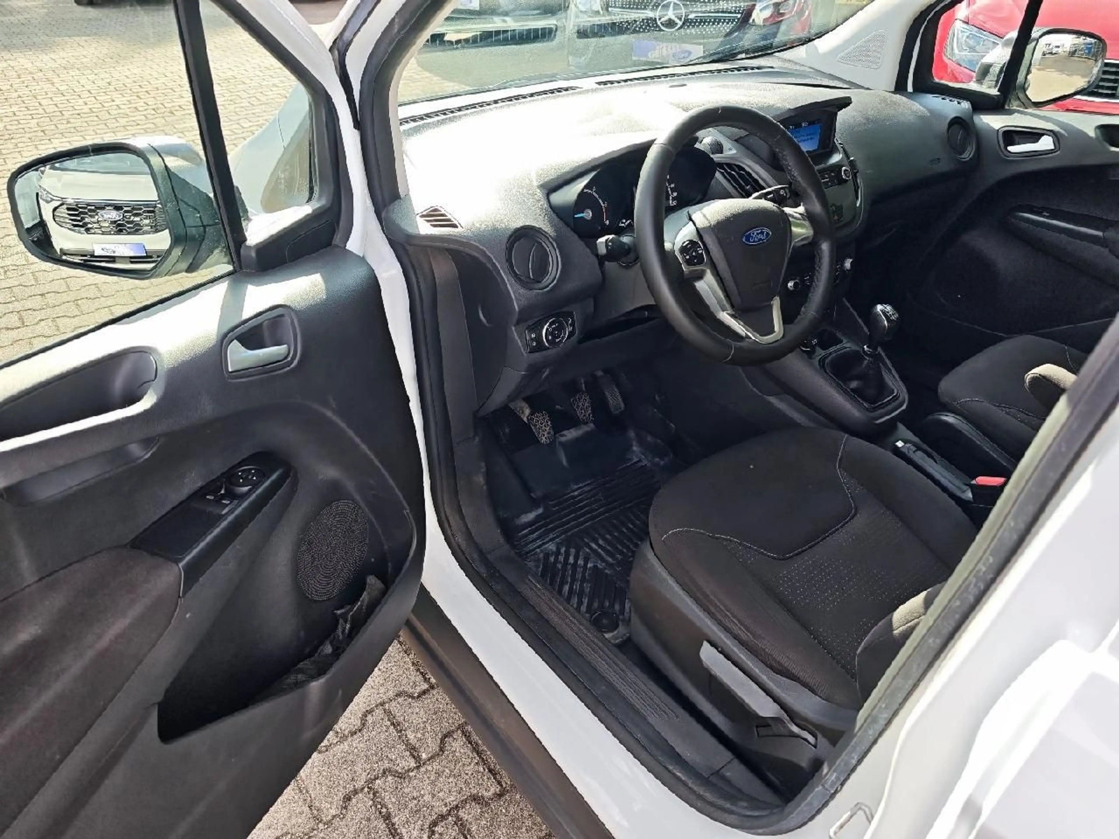 Ford Transit Courier Trend — photo 8