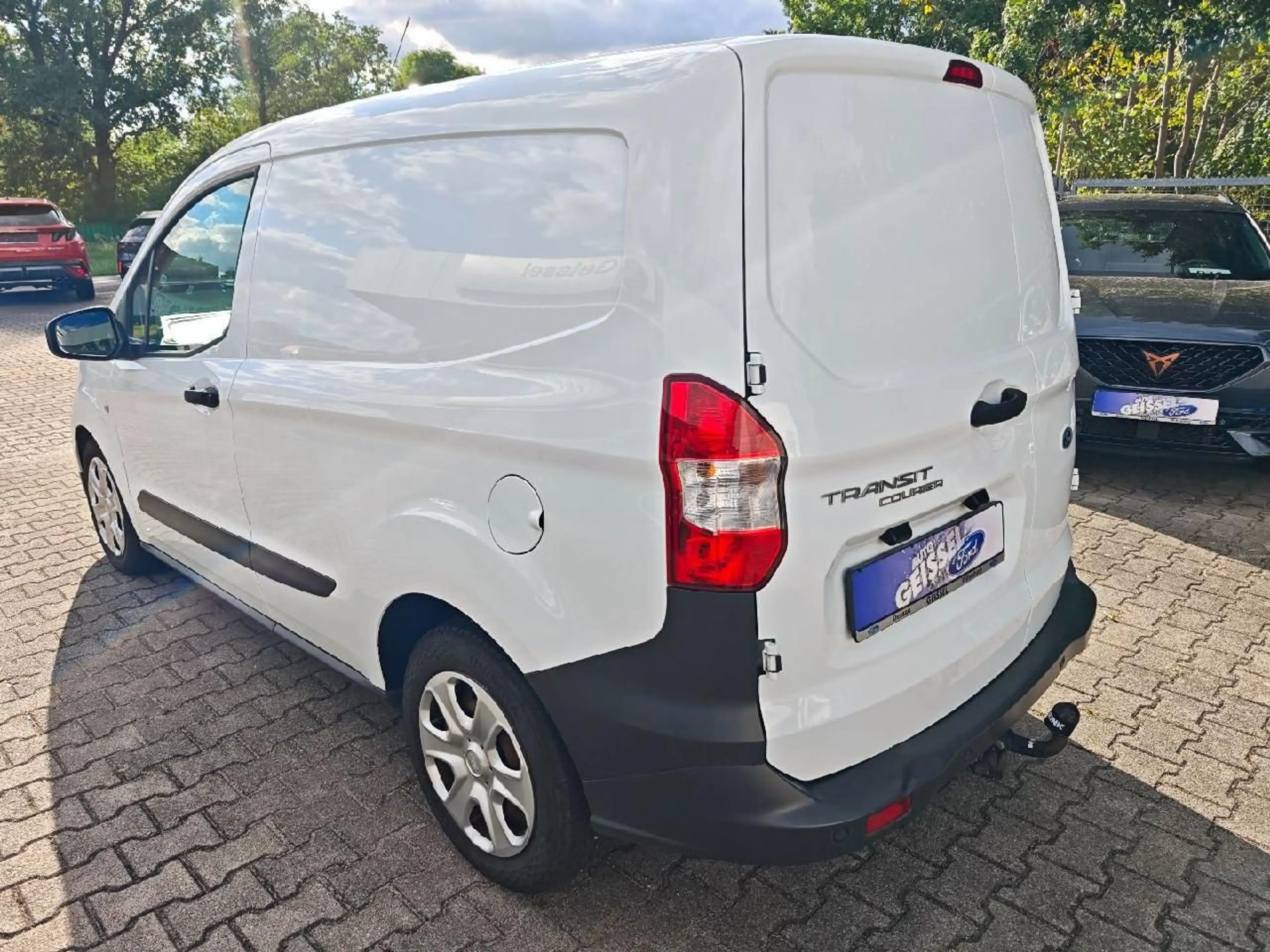Ford Transit Courier Trend — photo 4