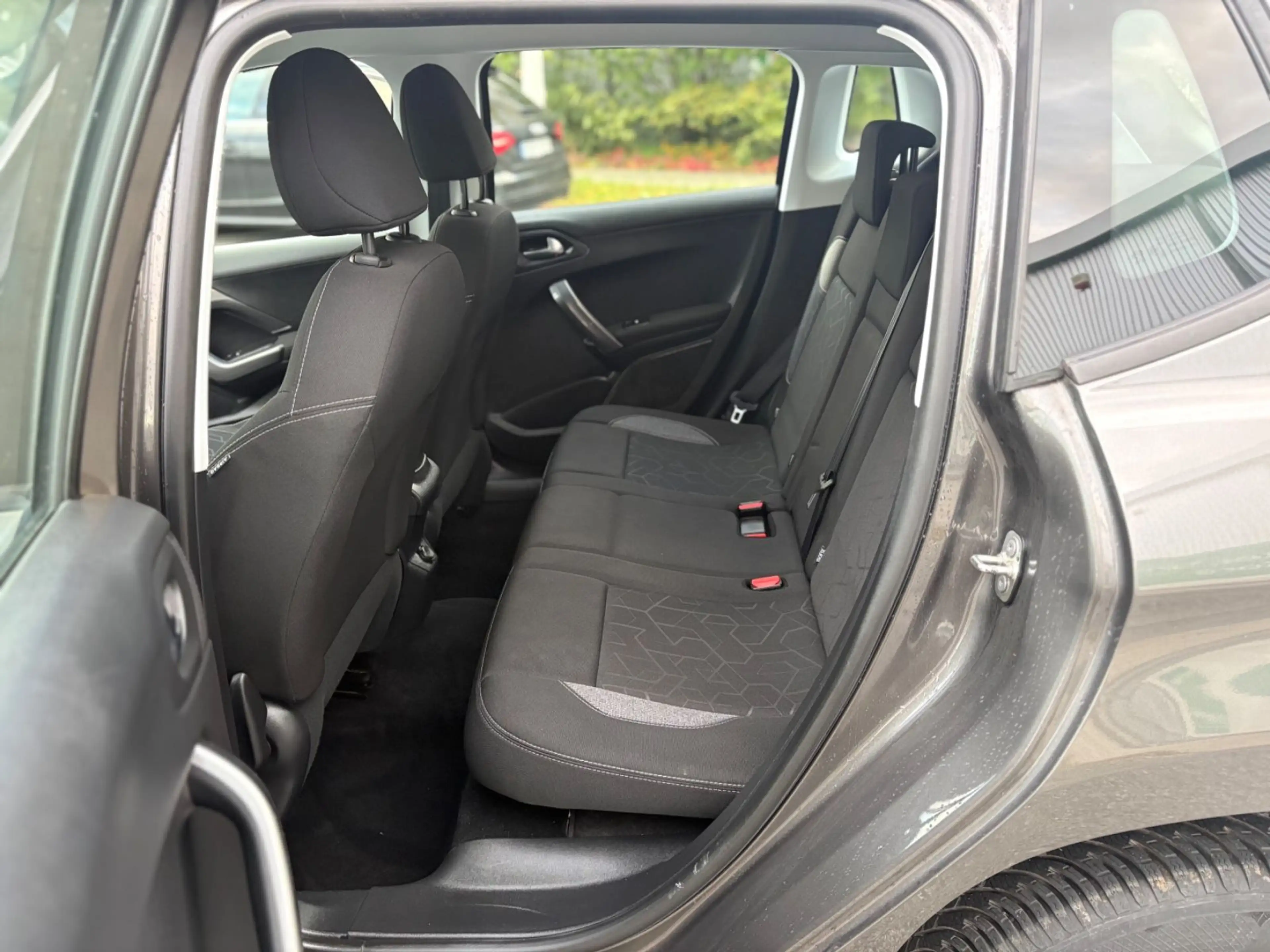 Peugeot 2008 Active*NAVI*KLIMA*PDC*TÜVNEU* — photo 13