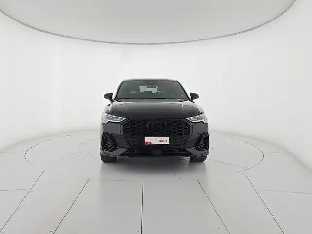 Audi Q3 view 7