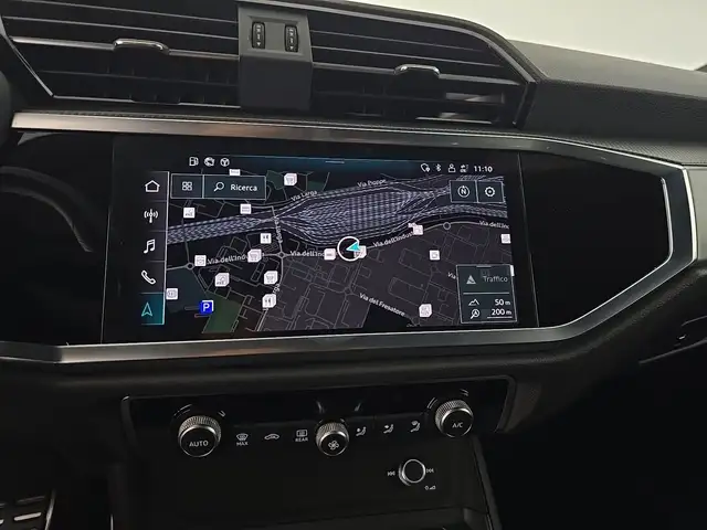 Audi Q3 view 13