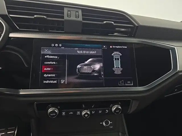 Audi Q3 view 14