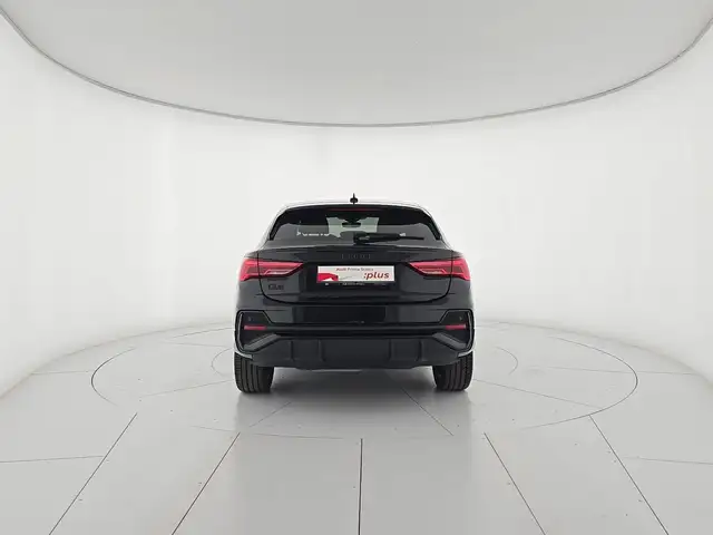 Audi Q3 view 4