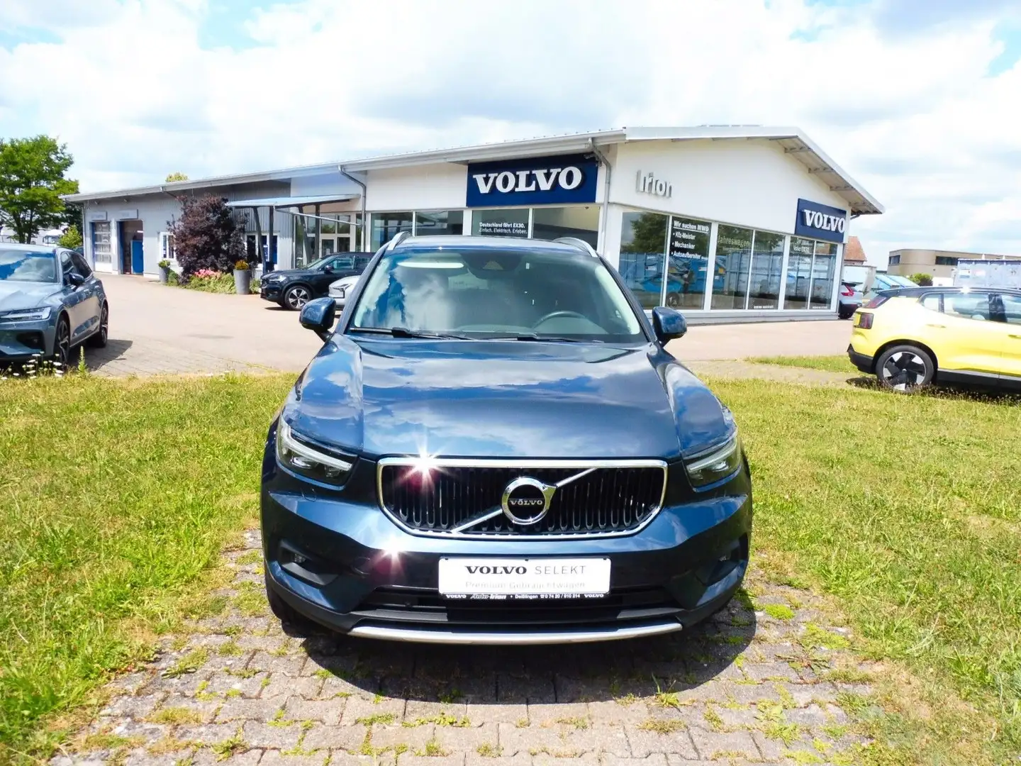 Volvo XC40 T2 Momentum Pro 2WD Blauw - 2