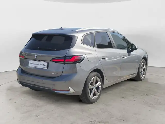 BMW 2 Series view 4