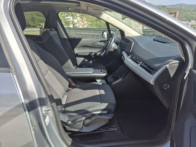 BMW 2 Series view 9