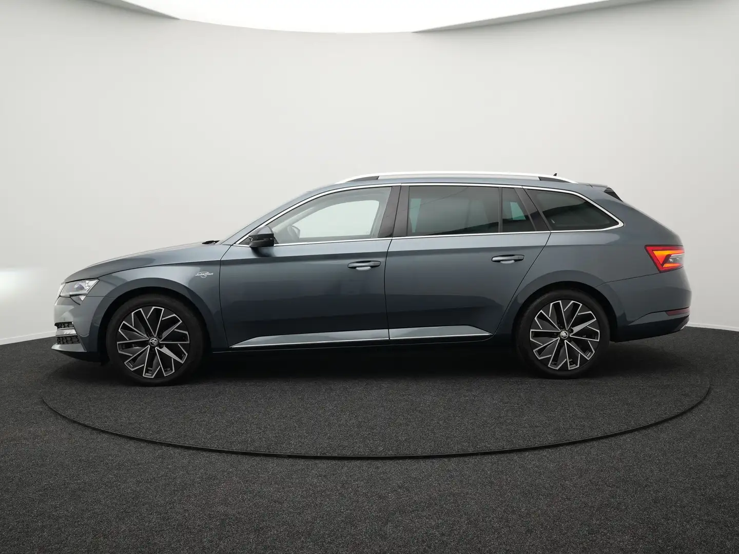 Skoda Superb Combi 1.4 TSI iV Laurin & Klement Plug in Hybrid 2 Szürke - 2