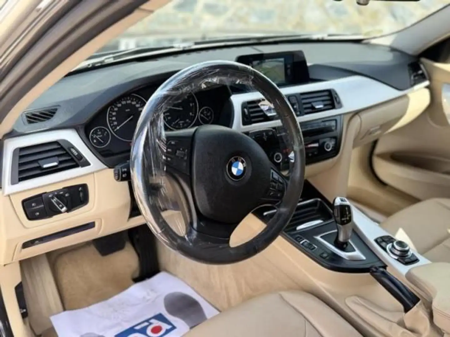 BMW 318 Touring 318d Gris - 2