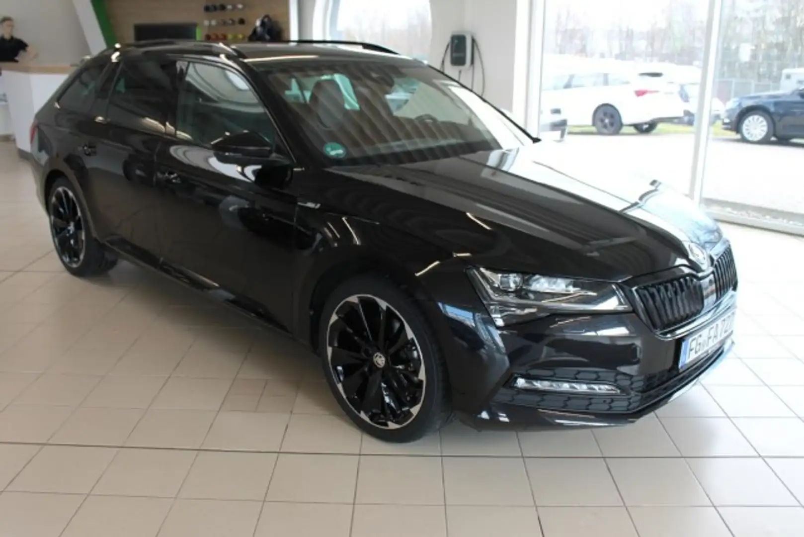 Skoda Superb Combi SportLine 2.0 TDI DSG 4x4 Klima Navi Schwarz - 2