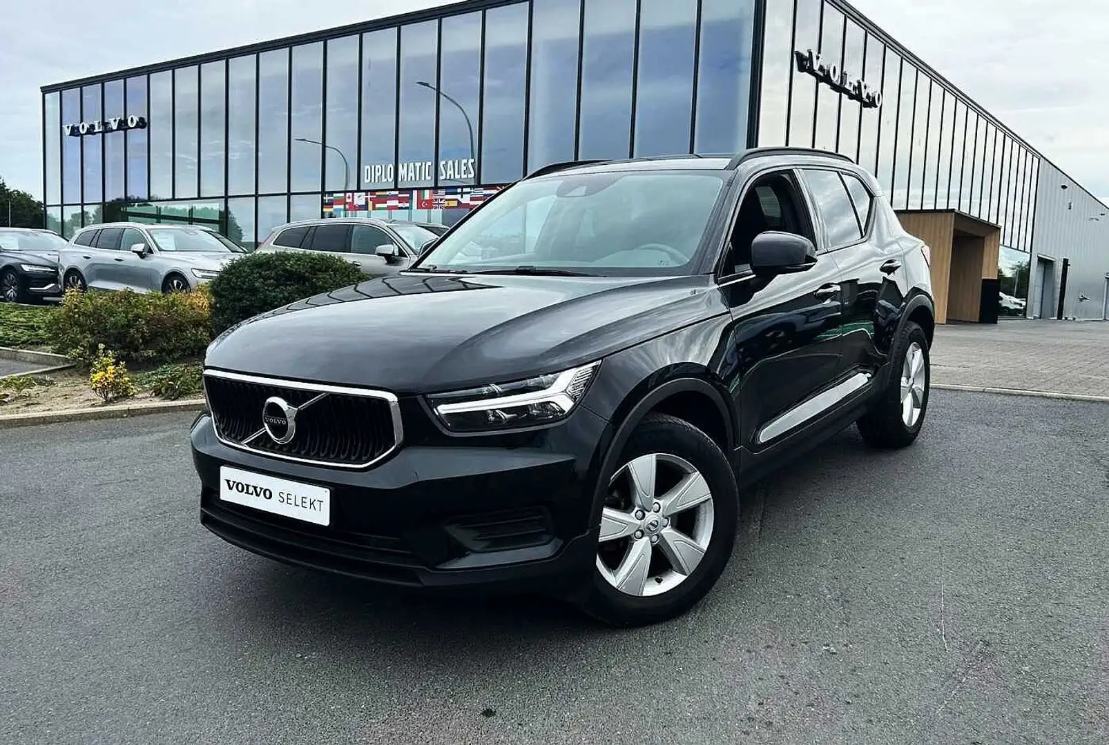 Volvo XC40 Momentum T2 'GARANTIE 3 ANS' Zwart - 1
