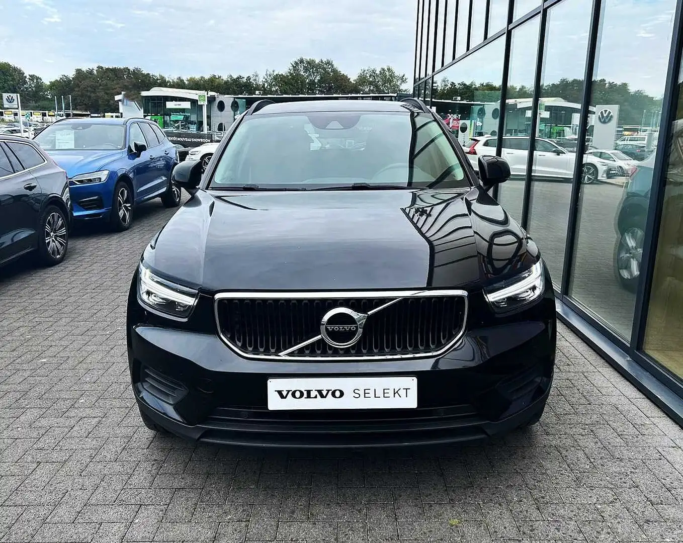 Volvo XC40 Momentum T2 'GARANTIE 3 ANS' Zwart - 2
