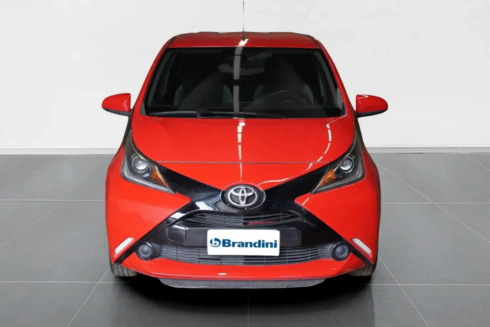 Toyota Aygo 5 Porte 1.0 VVT-i x-play Rosso - 2
