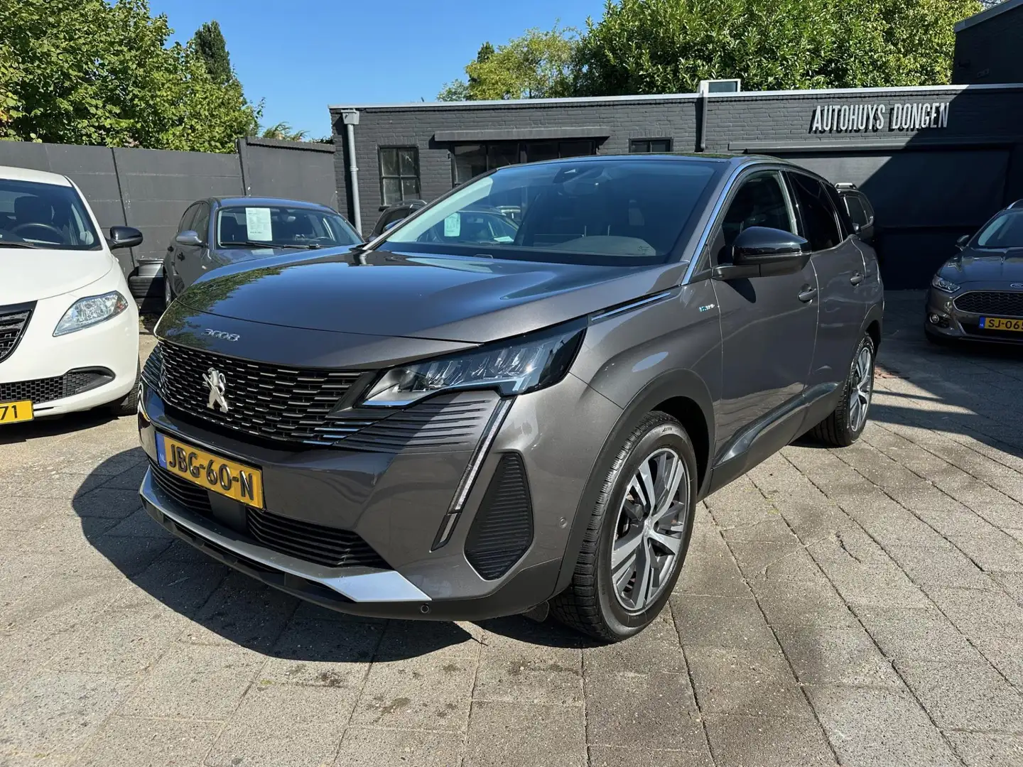 Peugeot 3008 1.6 HYbrid 225 Allure! Aut! 360 Camera! Navi! Gris - 1