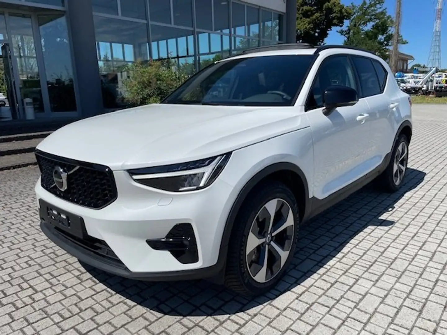 Volvo XC40 2.0 B3 Plus Dark auto TETTO/19/PILOT/HARMAN KARDON Wit - 2