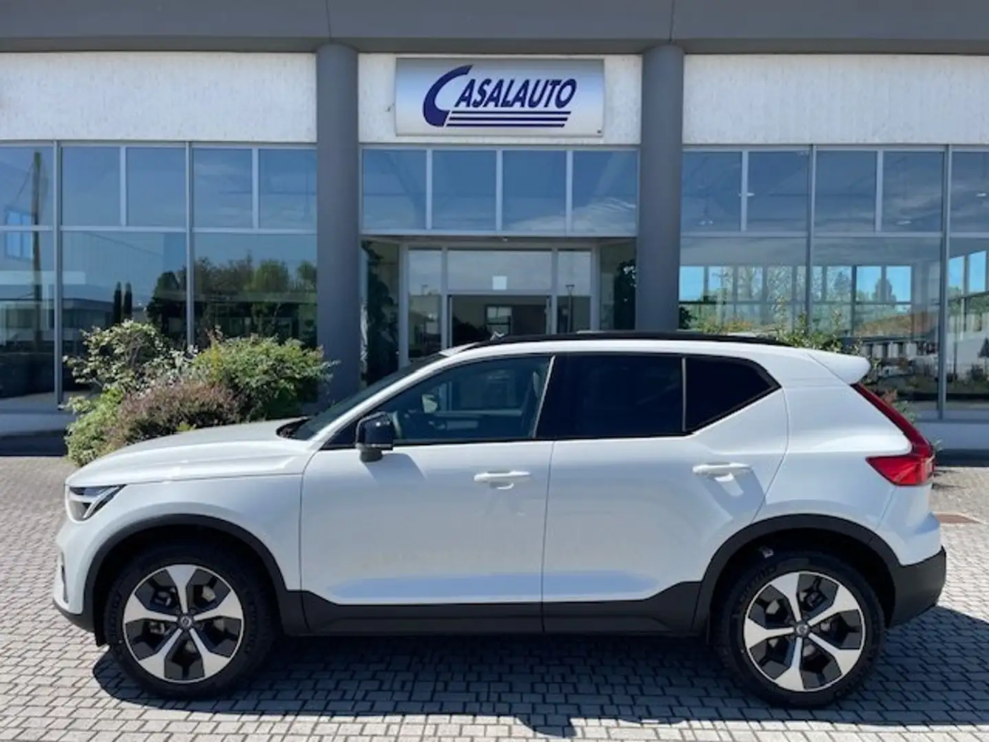 Volvo XC40 2.0 B3 Plus Dark auto TETTO/19/PILOT/HARMAN KARDON Wit - 1