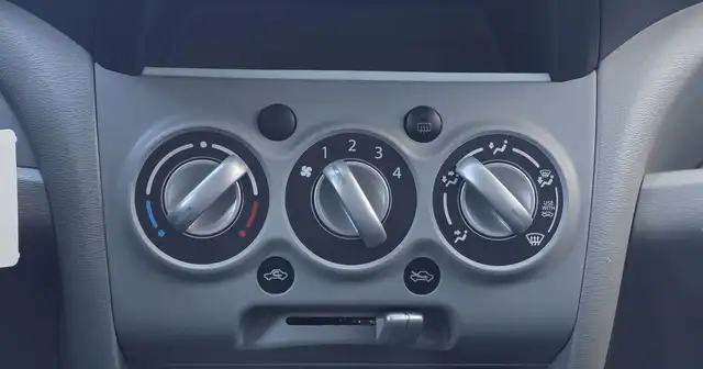 Nissan Pixo view 15