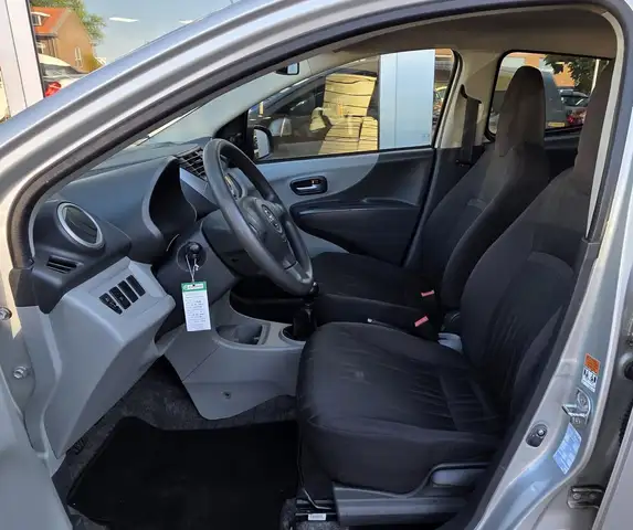 Nissan Pixo view 10