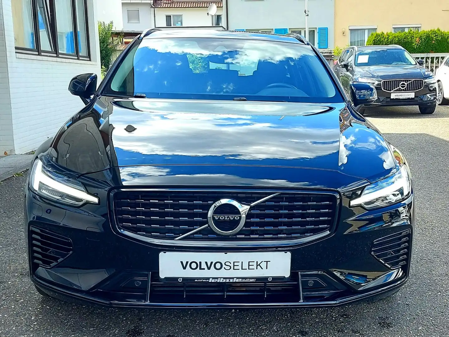 Volvo V60 T6 R-Design Expression Plug-In Hybrid AWD Schwarz - 1