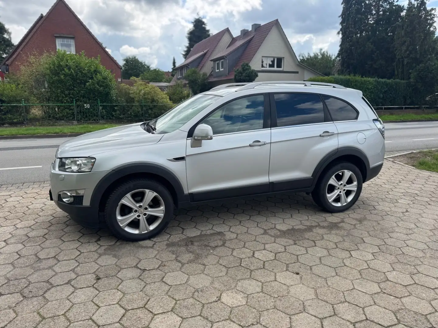 Chevrolet Captiva 2.2 D LTZ 4WD Auto Euro5*7-Sitzer+Leder Stříbrná - 1