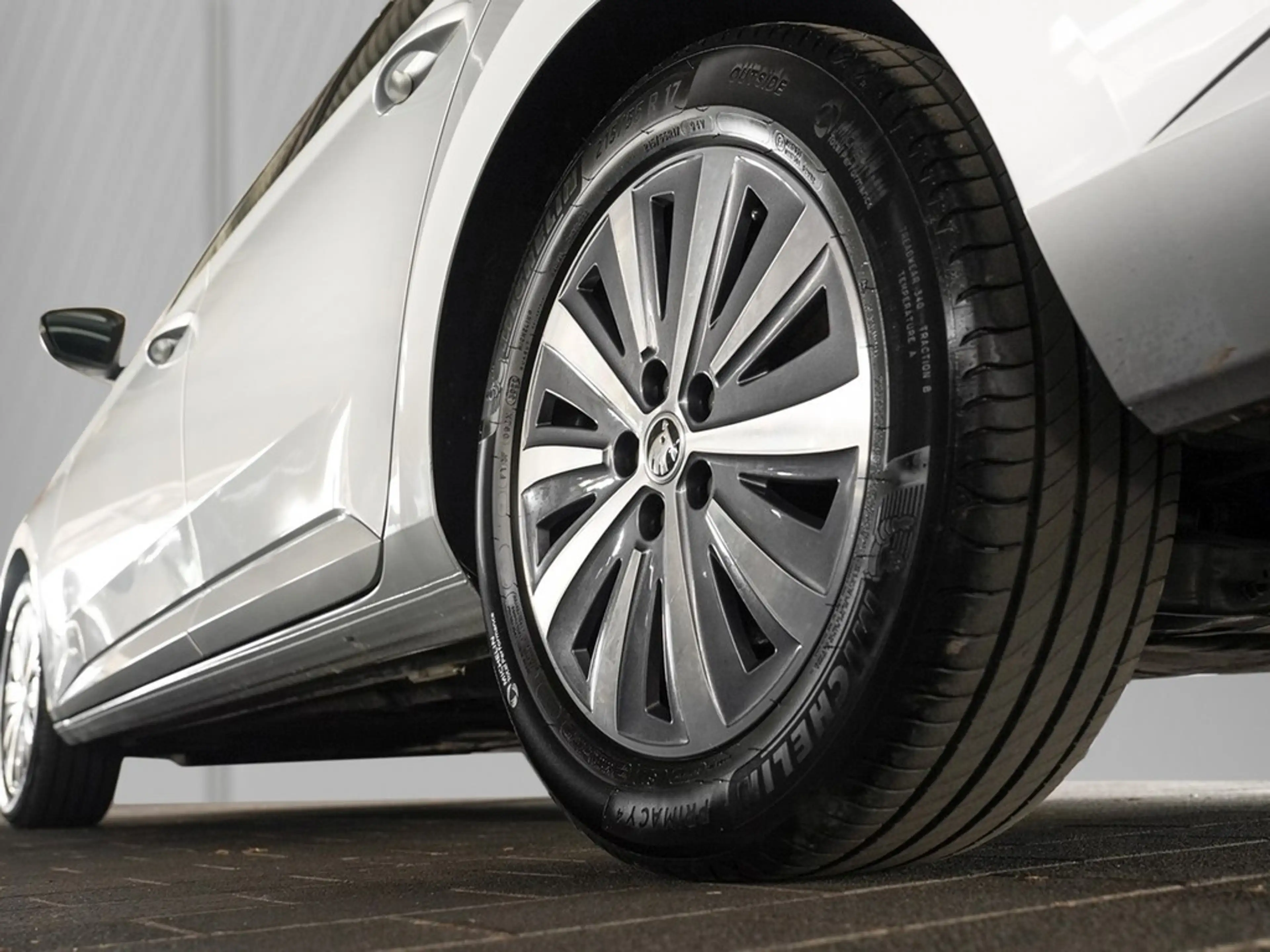 Skoda Superb Combi 2.0 TDI DSG Style AHK/Navi — photo 5