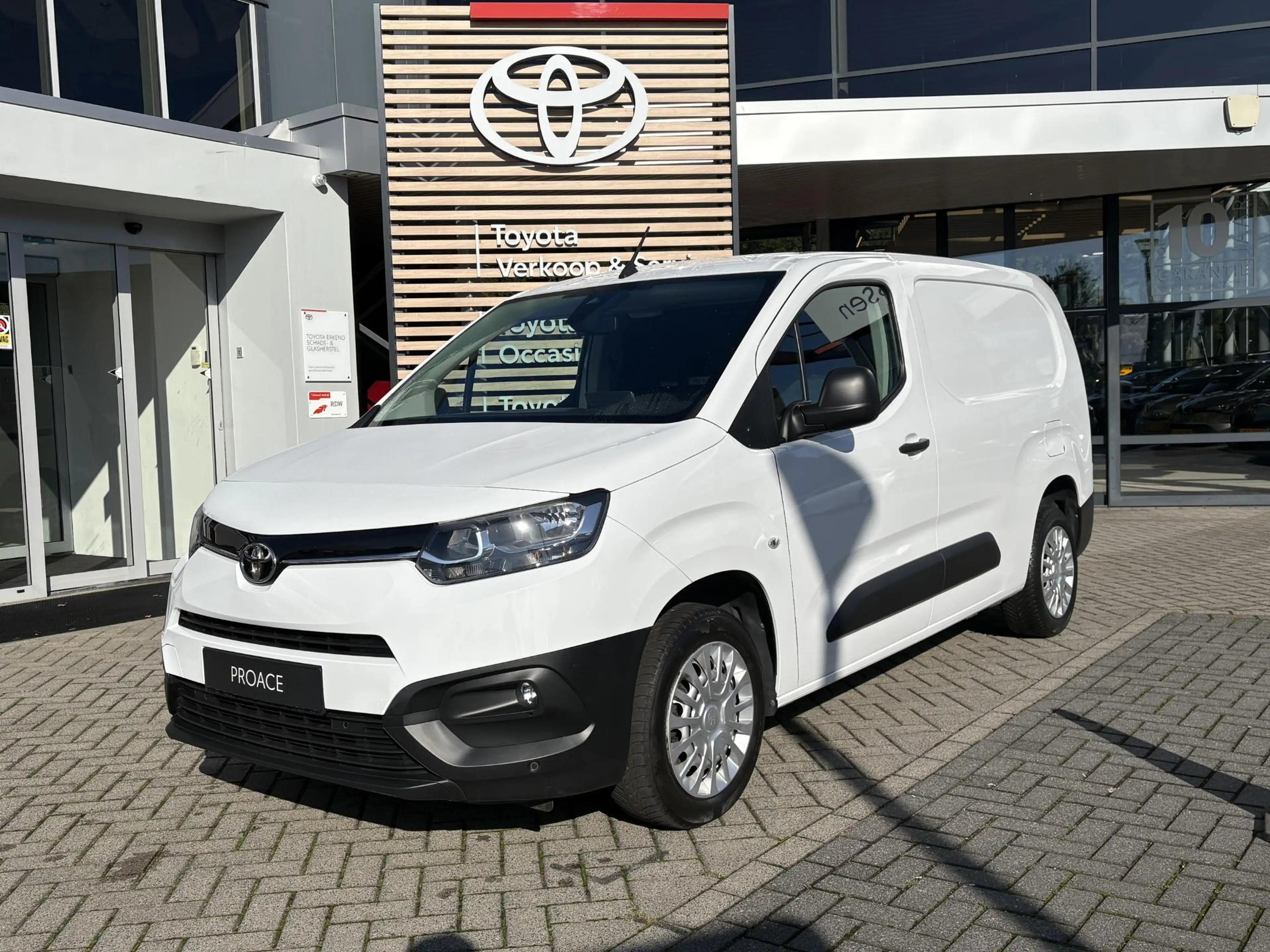 Toyota Proace City 1.5 D-4D COOL L2 ALL-SEASON 3-PERS AIRCO CRUISE BE