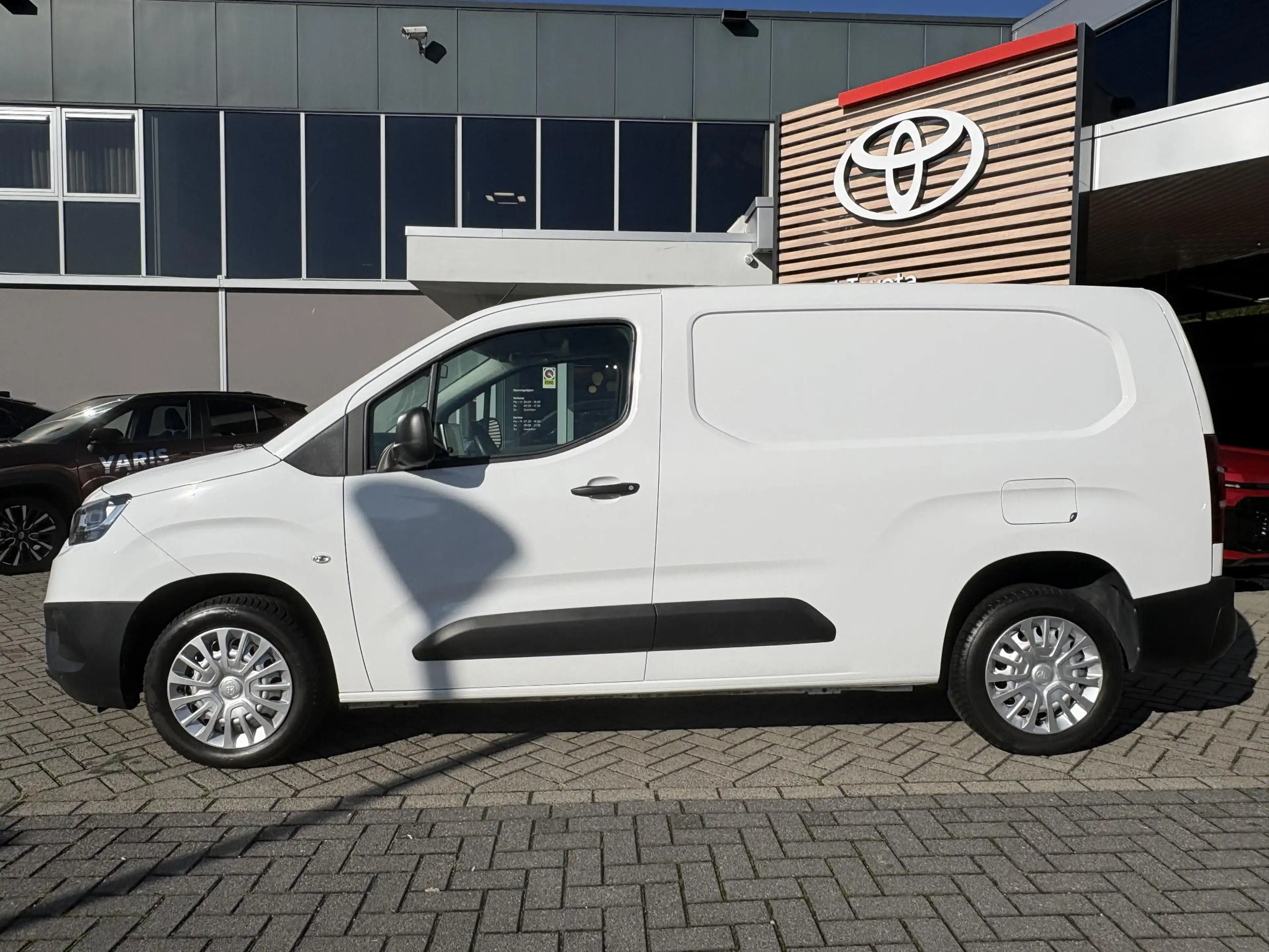 Toyota Proace City 1.5 D-4D COOL L2 ALL-SEASON 3-PERS AIRCO CRUISE BE — photo 4
