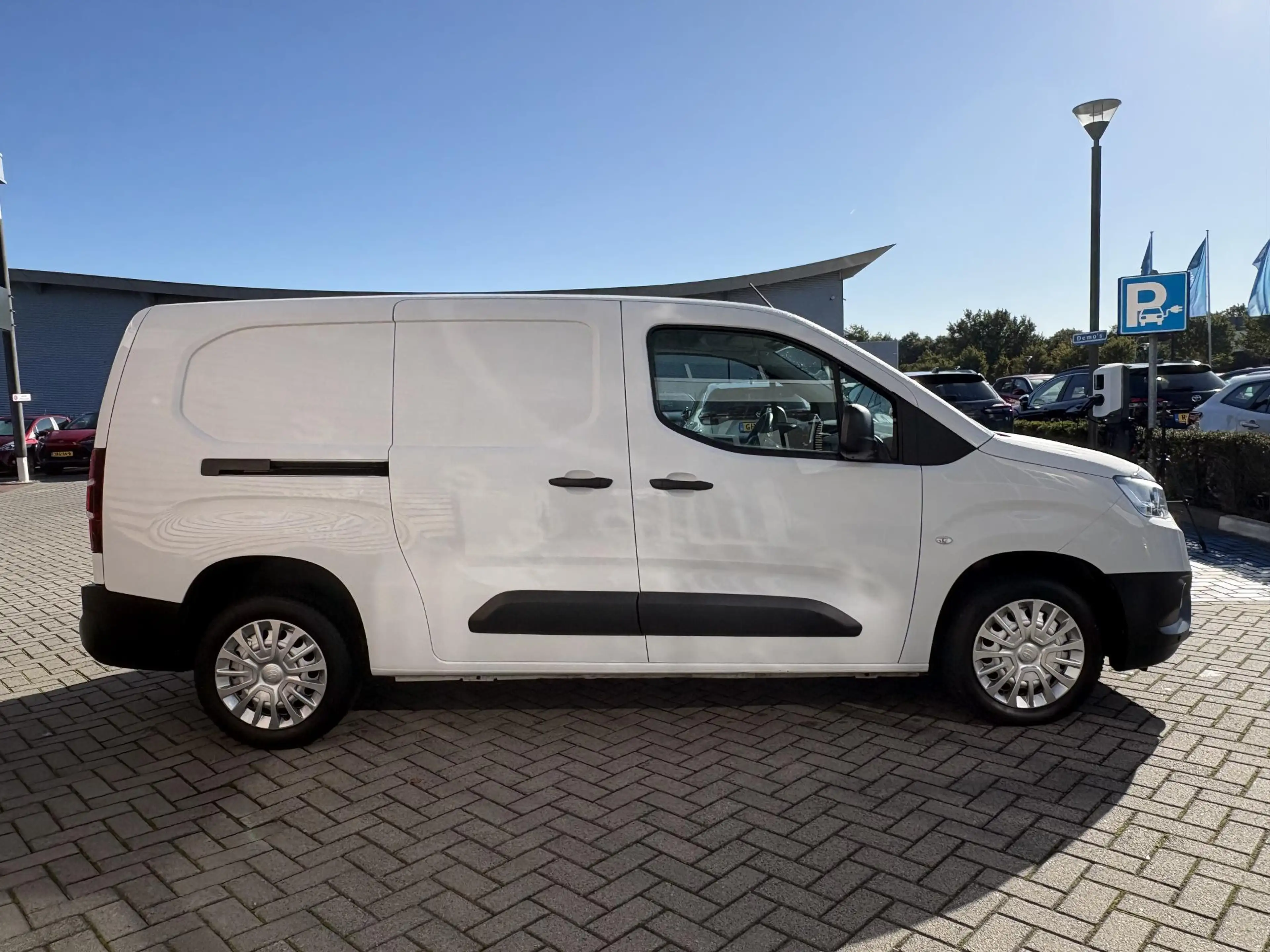 Toyota Proace City 1.5 D-4D COOL L2 ALL-SEASON 3-PERS AIRCO CRUISE BE — photo 2