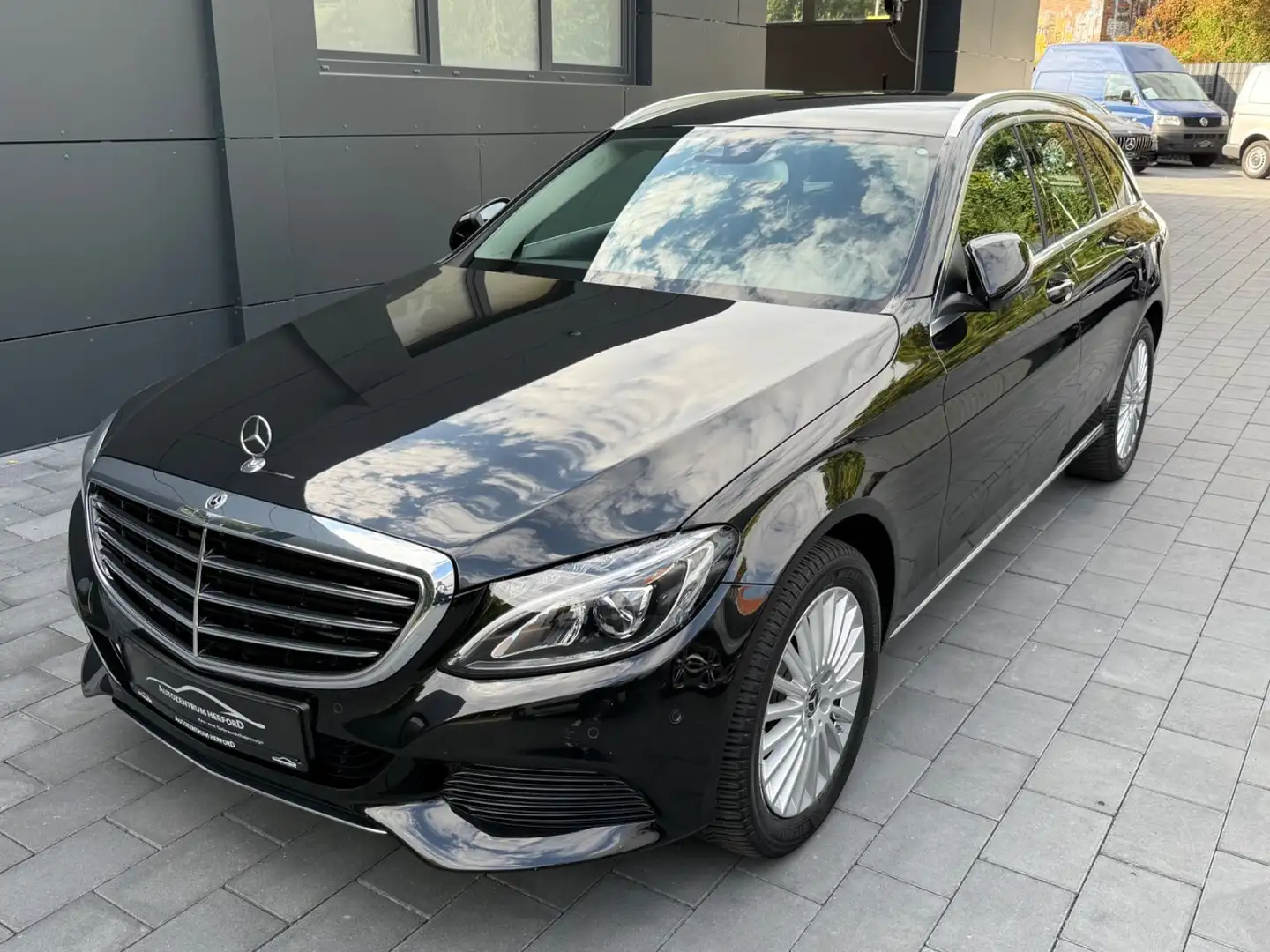 Mercedes-Benz C 180 T CGI Exclusive NAVI LED AHK Noir - 1