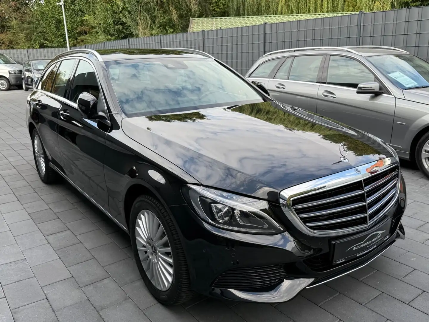Mercedes-Benz C 180 T CGI Exclusive NAVI LED AHK Noir - 2